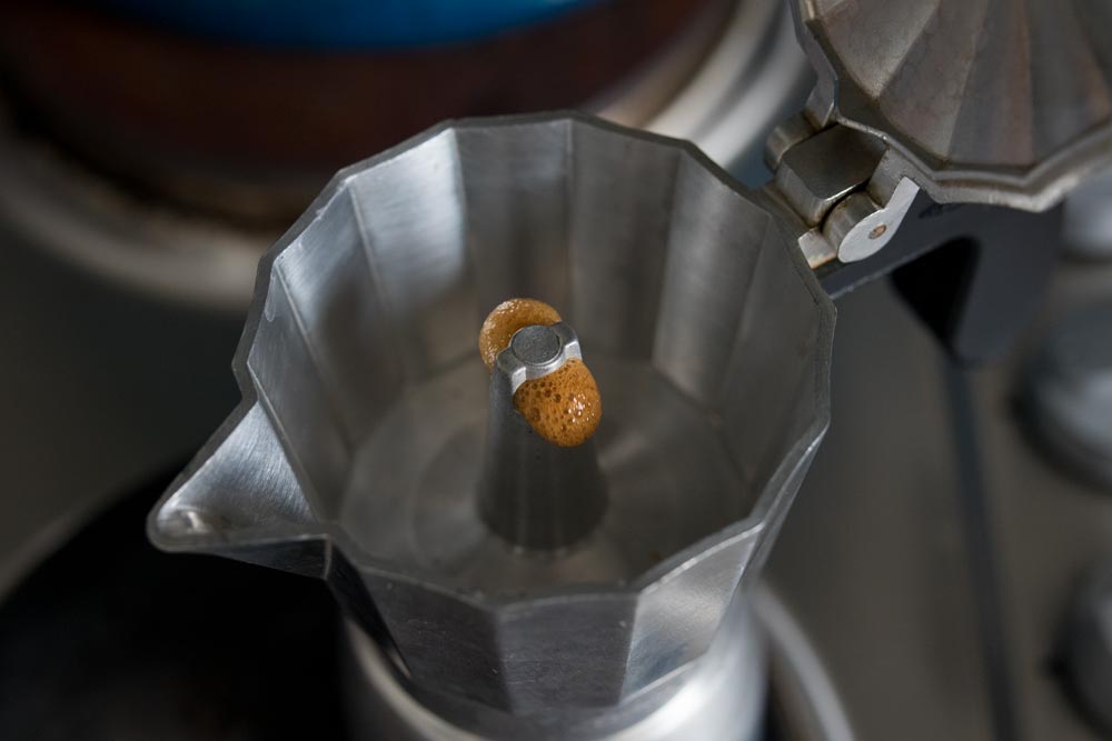 how to brew in a moka pot